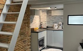 Studio rénové, terrasse privative, 300m du Capitole